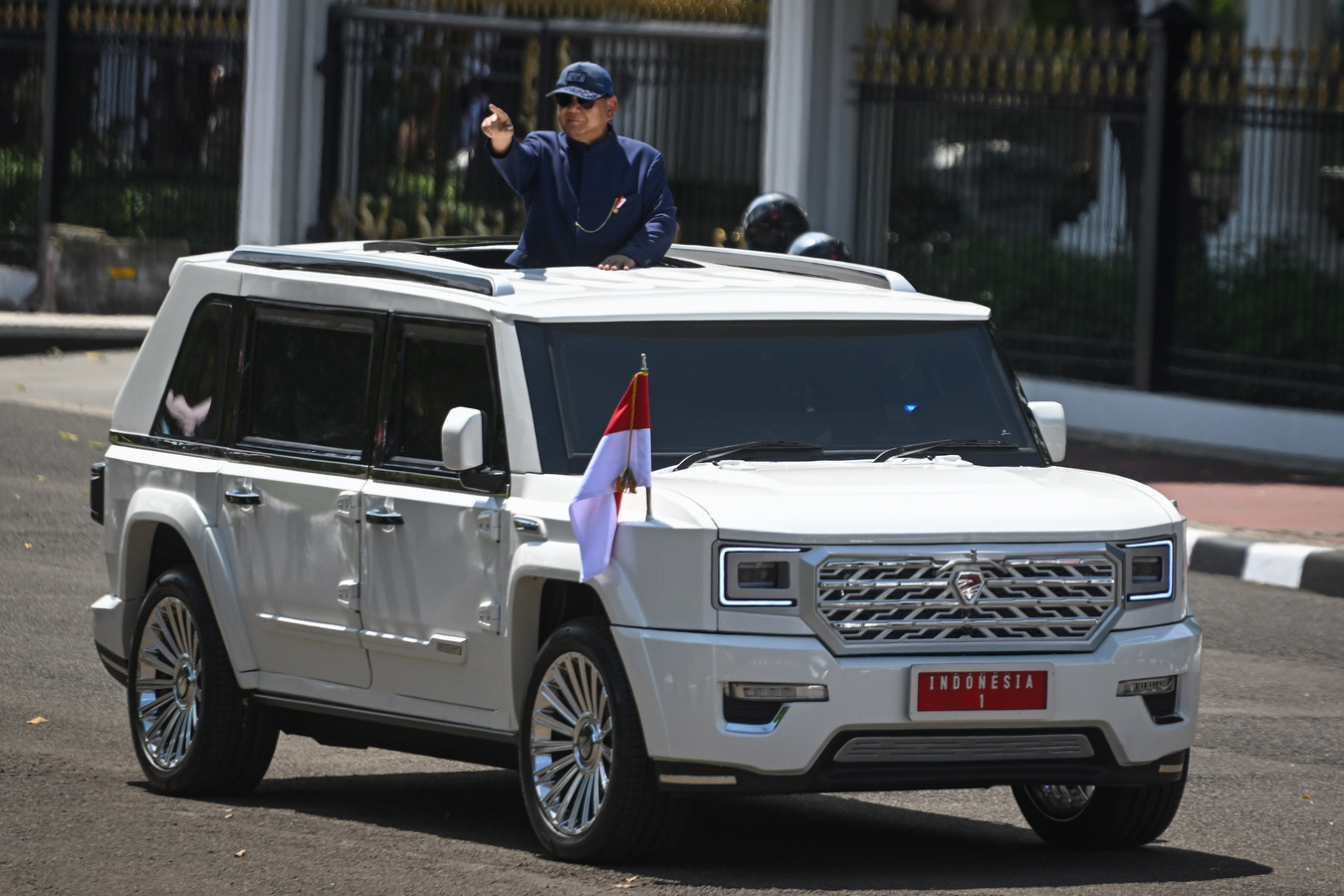 Demi Dukung Produk Dalam Negeri, Presiden Prabowo Subianto Minta Menteri Gunakan Mobil Pindad dan Larang Mobil Mewah Impor