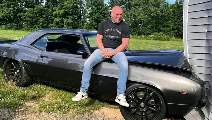 Dana White Tabrak Rumah Sendiri