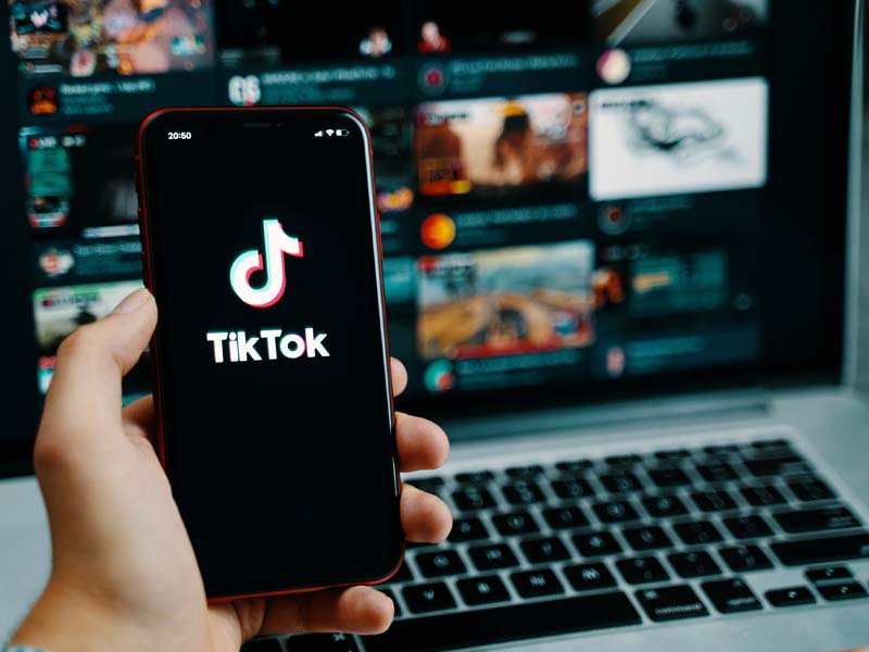 Waspada! Ketagihan Scroll TikTok Berdampak Buruk pada Kesehatan Mental dan Memori Remaja