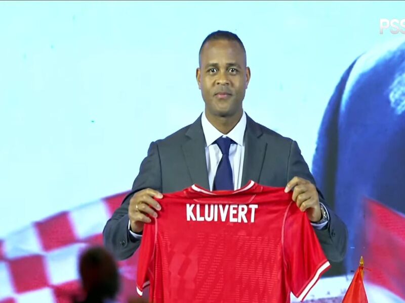 Pelatih Timnas Indonesia Patrick Kluivert Ajak Para Pemain untuk Berdiskusi Strategi Permainan