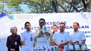 Pabrik Ponsel Ilegal di Cengkareng Ditutup Mendag Budi Santoso