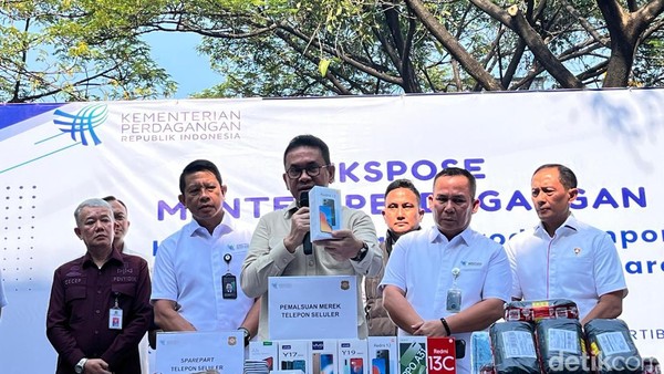 Pabrik Ponsel Ilegal di Cengkareng Ditutup Mendag Budi Santoso