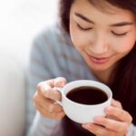 Minum Kopi Saat Perut Kosong: Aman atau Berisiko?