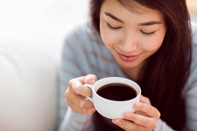 Minum Kopi Saat Perut Kosong: Aman atau Berisiko?