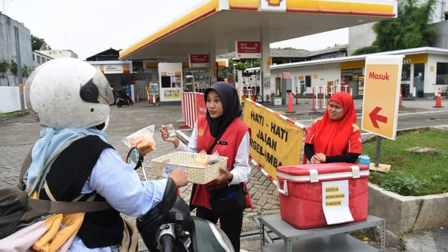 Kala Pegawai SPBU Swasta Banting Setir Jualan Kopi dan Donat