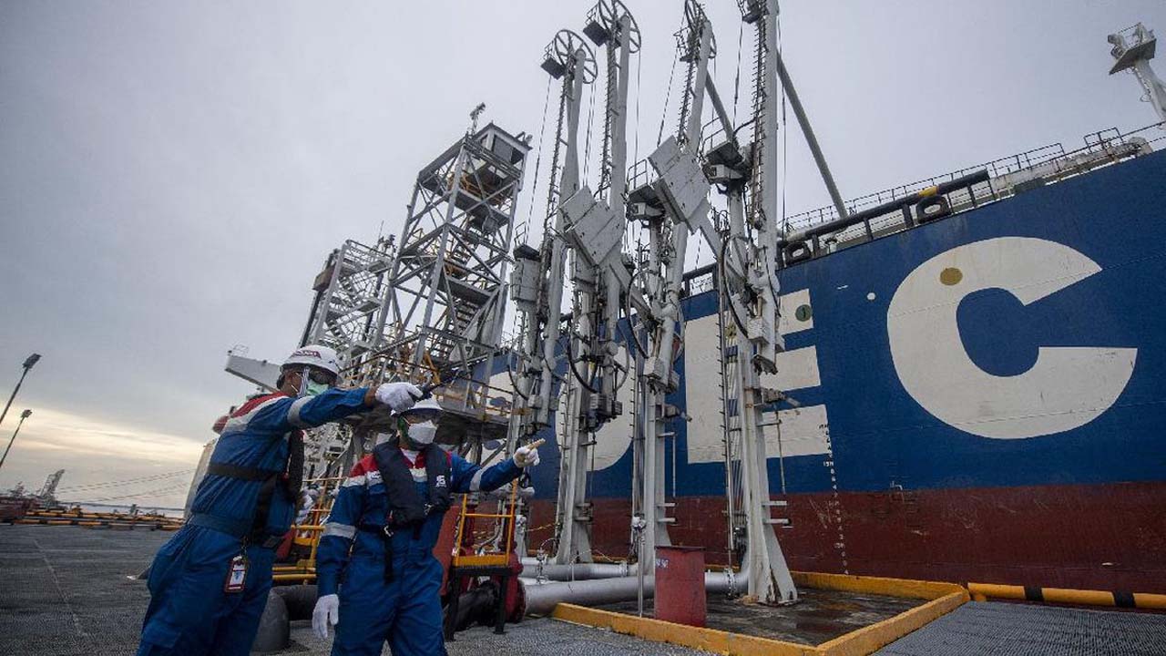 DPR Sepakati Target Lifting Minyak Indonesia Naik hingga 620 Ribu Barel per Hari pada 2027