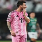 Pertandingan Pertama Lionel Messi Setelah Sang Ayah Wafat Jadi Momen Penuh Emosi